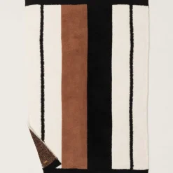 Hot Barefoot Dreams CozyChic Sonoran Block Throw