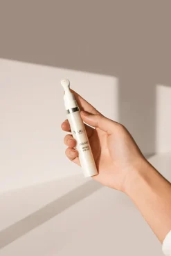 New Natura Bisse Inhibit Retinol Eye Lift